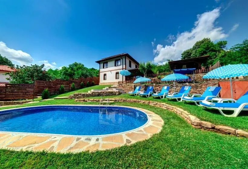 ویلای یک اتاق خوابه با استخر شنا, House Maya