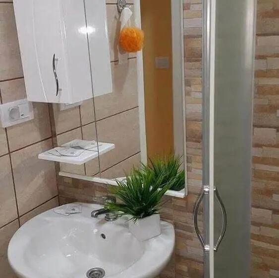 اتاق استاندارد سه نفره, Akva Gold Apartmani