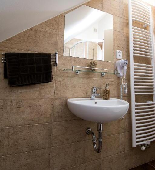 סוויטת 2 חדרי שינה, Penzion Admirál