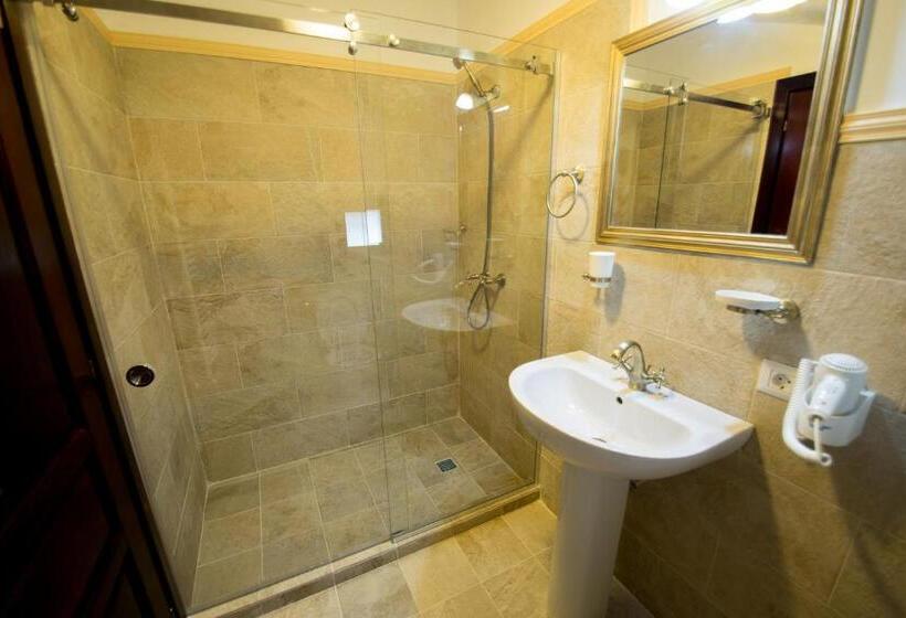 غرفة قياسية فردية, Pensiunea Oscar