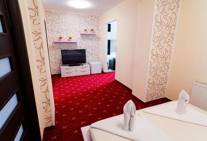 جناح ديلوكس, Pensiunea Oscar