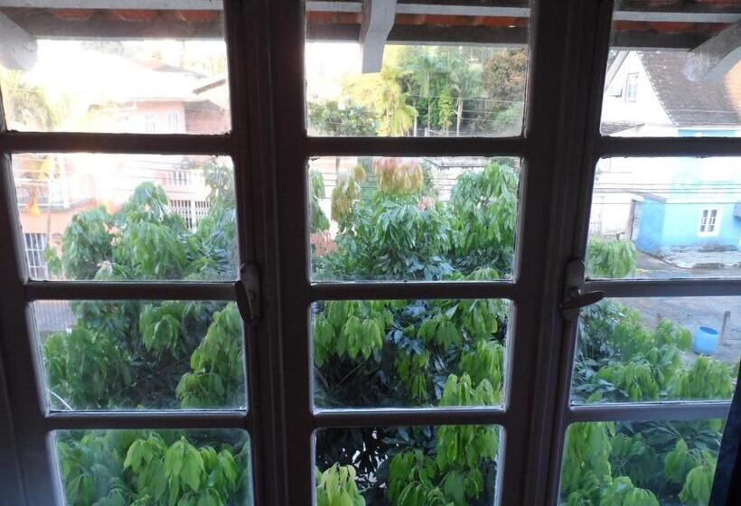 バス共有のスタンダードルーム, Austria Hostel & Pousada