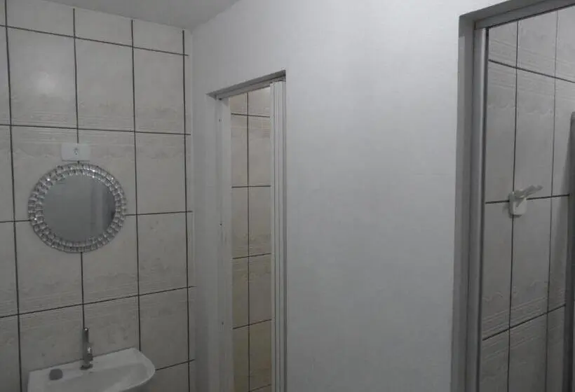 バス共有のスタンダードルーム, Austria Hostel & Pousada