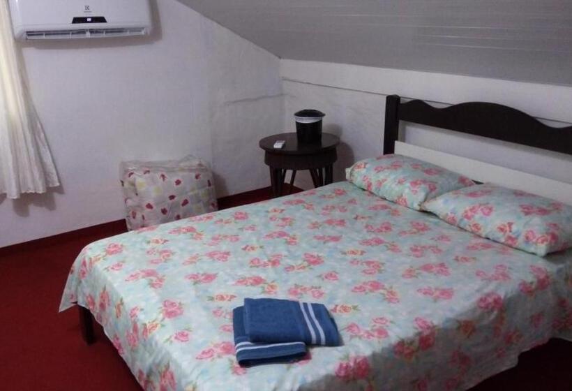 バス共有のスタンダードルーム, Austria Hostel & Pousada