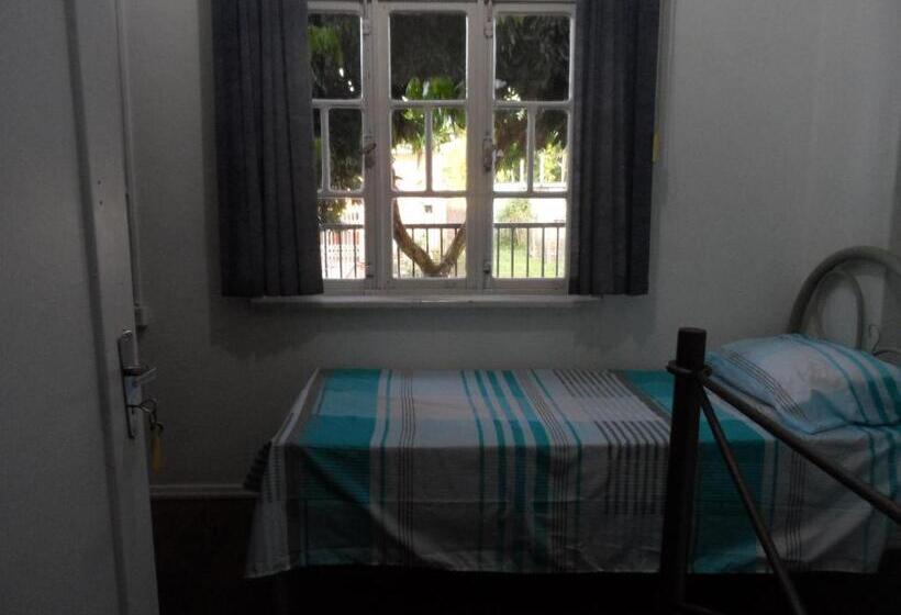 バス共有のスタンダードルーム, Austria Hostel & Pousada