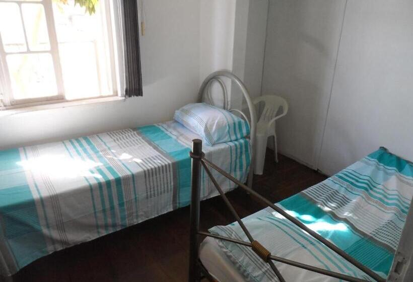 バス共有のスタンダードルーム, Austria Hostel & Pousada