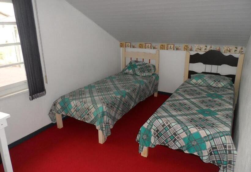 バス共有のスタンダードルーム, Austria Hostel & Pousada