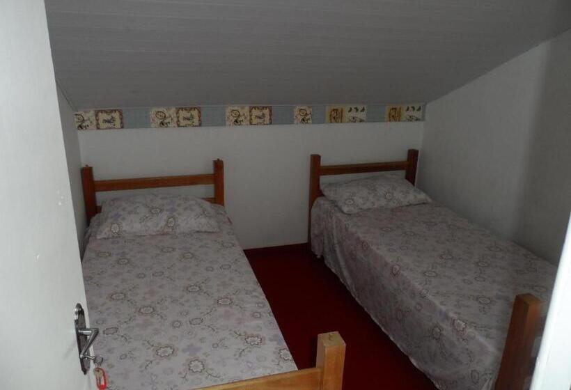 バス共有のスタンダードルーム, Austria Hostel & Pousada