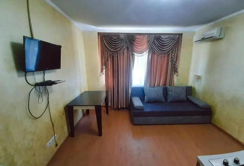استودیوی استاندارد, Guest House Montreal