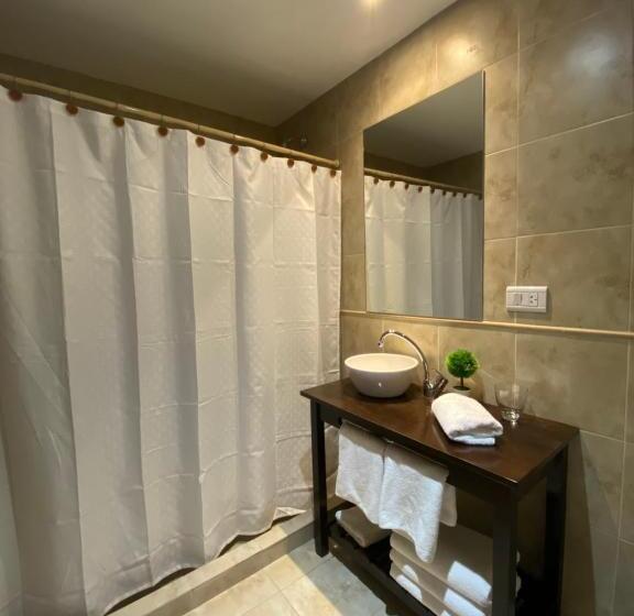 סוויטה, Y Cabañas Las Marías