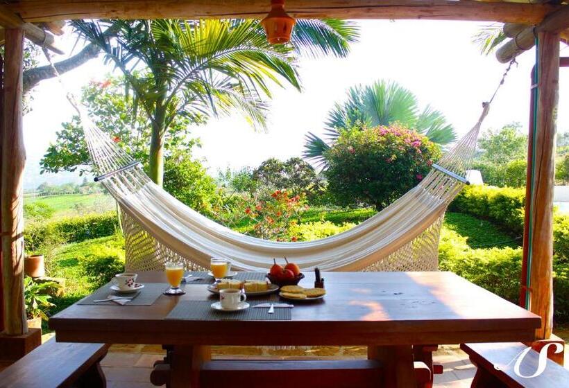 침실 4개 주택, Aires Del Sauzalito