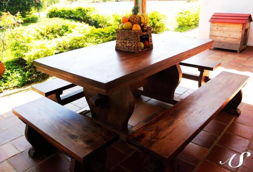 침실 4개 주택, Aires Del Sauzalito