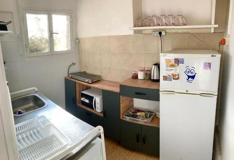 غرفة قياسية ثلاثية حمام مشترك, Dotan S Boutique Guesthouse   By The Beach!