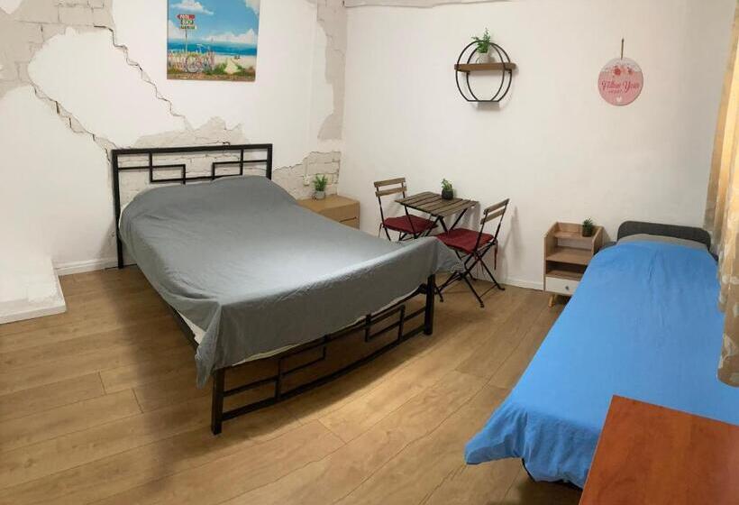 غرفة قياسية ثلاثية حمام مشترك, Dotan S Boutique Guesthouse   By The Beach!