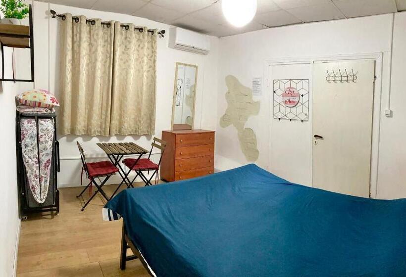 غرفة قياسية ثلاثية حمام مشترك, Dotan S Boutique Guesthouse   By The Beach!