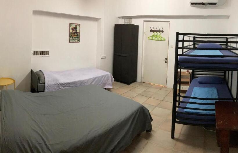 غرفة عائلية حمام مشترك, Dotan S Boutique Guesthouse   By The Beach!