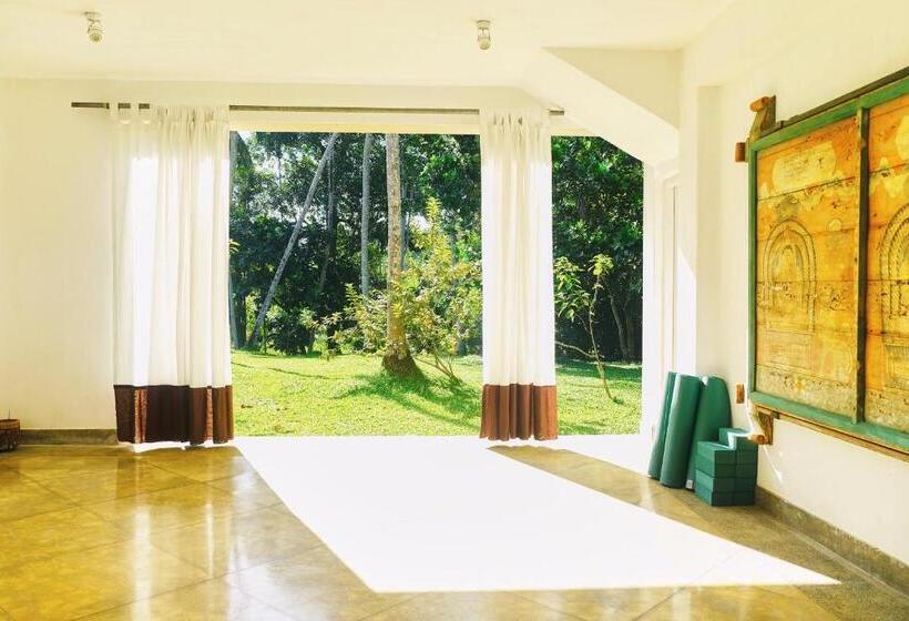 וילה עם חדר שינה אחד ובריכת שחיה, Samadara Estate, Midigama