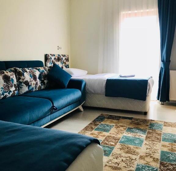 1 Bedroom Apartment Mountain View, Mego Suite Otel