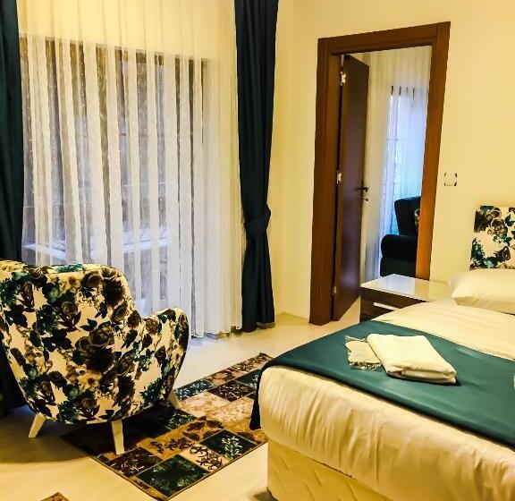 اتاق استاندارد چهار تخته, Mego Suite Otel