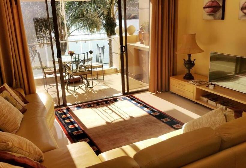 جناح ديلوكس, The Blue Crane Villa