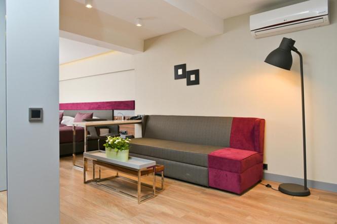 Camera Deluxe, Spil Suites