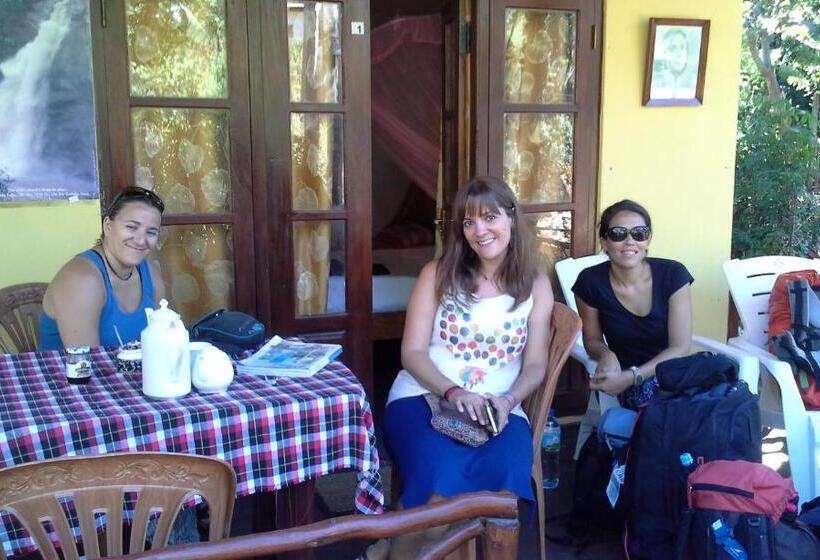 ファミリールーム, Ella Tunnel Corner Inn