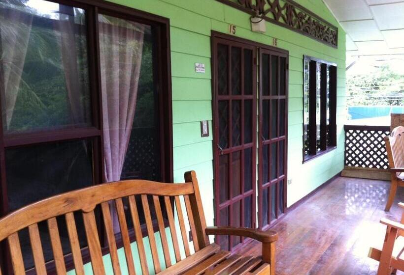 标准三人间, Marielos