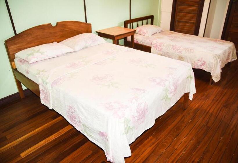 标准三人间, Marielos