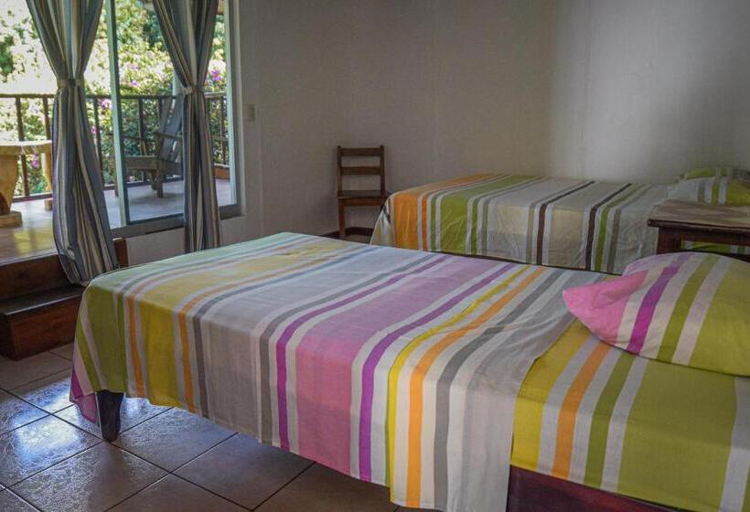 标准三人间, Marielos