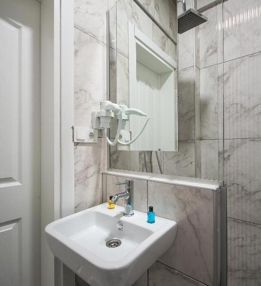 استودیوی استاندارد, Newway Apartments