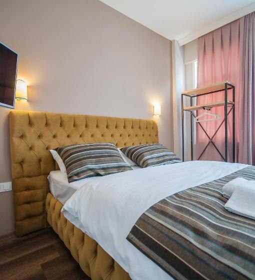 استودیوی استاندارد, Newway Apartments