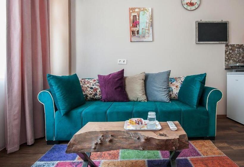 استودیوی استاندارد, Newway Apartments