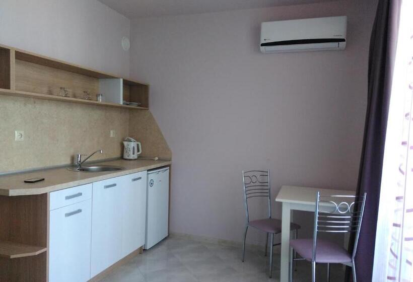 إستديو قياسى مطل على حمام السباحة, Olympia Beach Complex