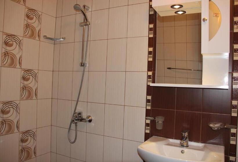 إستديو قياسى مطل على حمام السباحة, Olympia Beach Complex