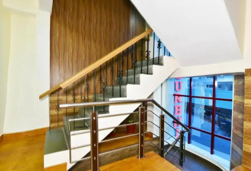 プレミアムルーム, Surbhi Guest House