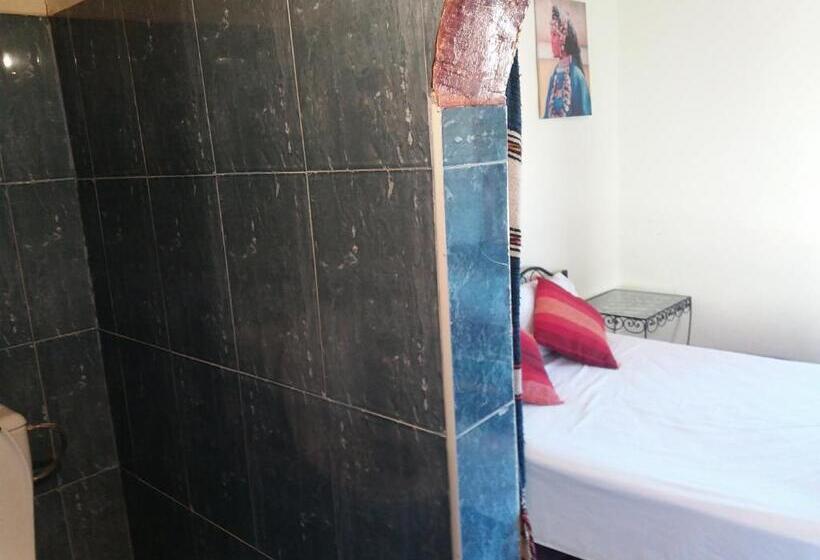 غرفة قياسية ثلاثية, Kasbah Les Nomades