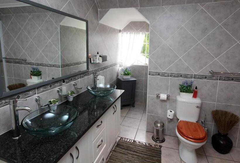 Семейный Номер, Avalon Guest Manor