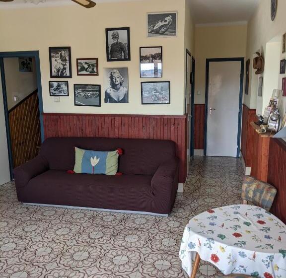 خانه 3 خوابه, Guest House Magyar Route 66