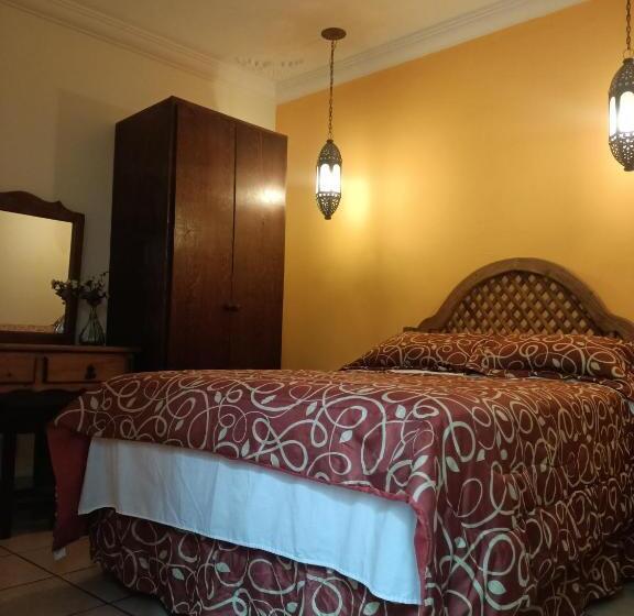 Quarto Deluxe, Posada De La Conspiración