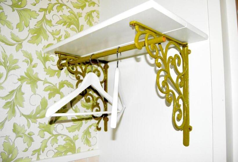 اتاق لوکس با چشم‌انداز دریا, Turusensaha Guesthouse