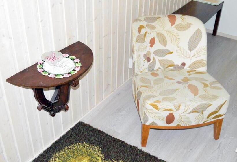 اتاق لوکس با چشم‌انداز دریا, Turusensaha Guesthouse