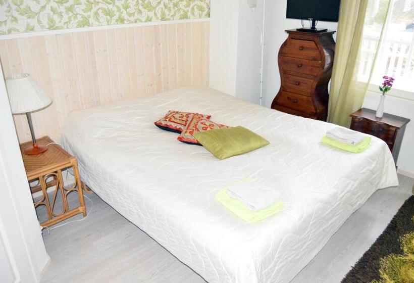 اتاق لوکس با چشم‌انداز دریا, Turusensaha Guesthouse