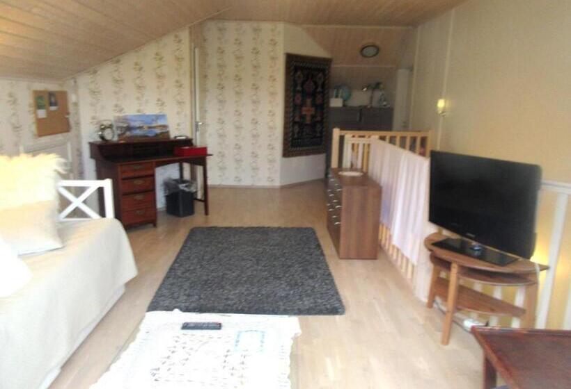 اتاق لوکس با بالکن, Turusensaha Guesthouse