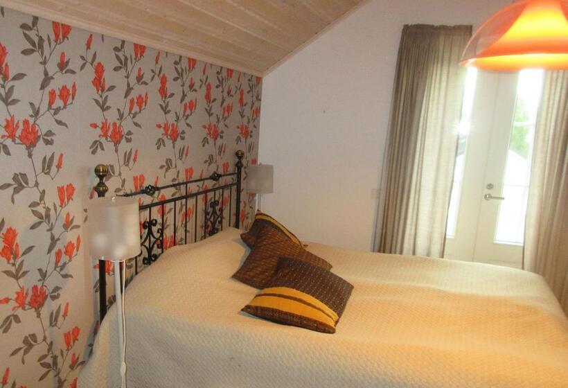 اتاق لوکس با بالکن, Turusensaha Guesthouse