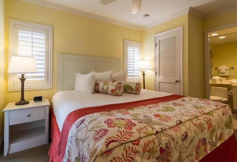 מיטת קינג בסוויטה, Inn At The Beach Venice Florida