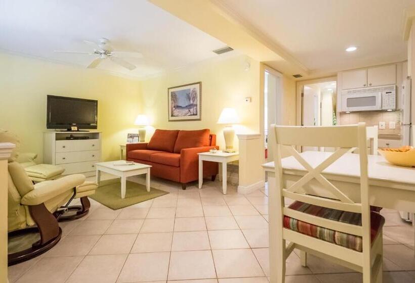 מיטת קינג בסוויטה, Inn At The Beach Venice Florida