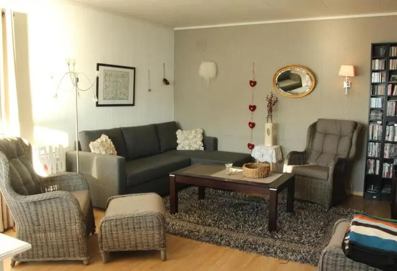 Huoneisto 2 Makuuhuonetta, Solheim Fritidsgård