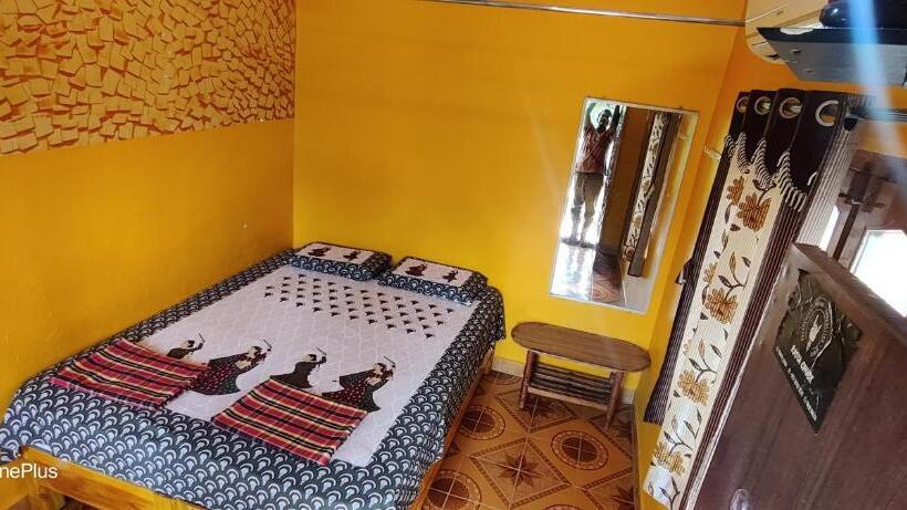 Deluxe room with river view, Archana Guest House River View