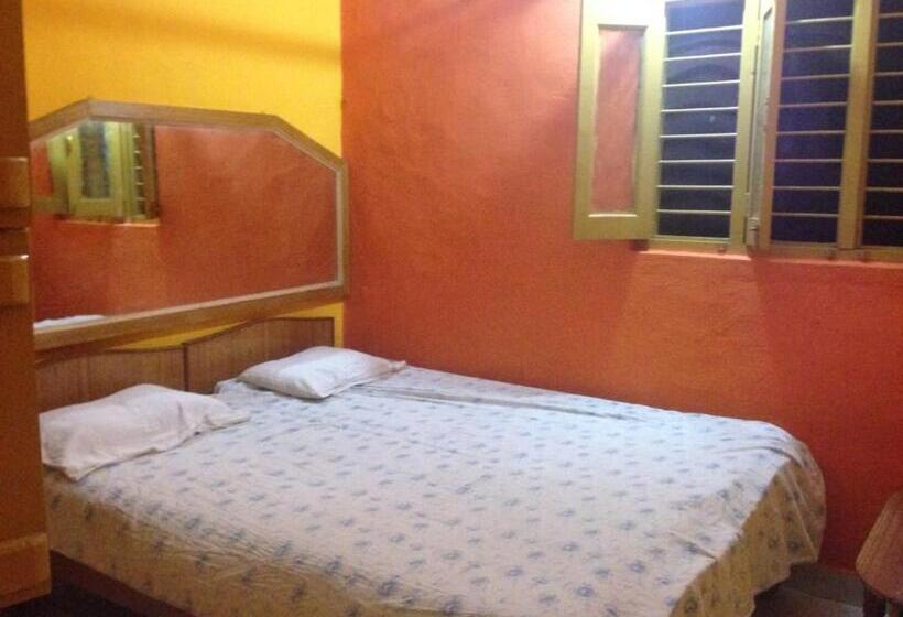 اتاق استاندارد با سرویس بهداشتی مشترک, Archana Guest House River View