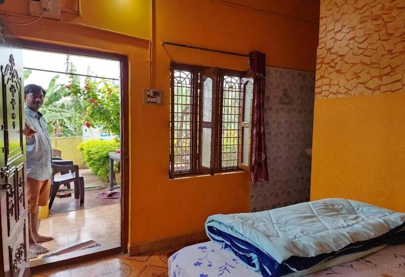 Deluxe room with river view, Archana Guest House River View